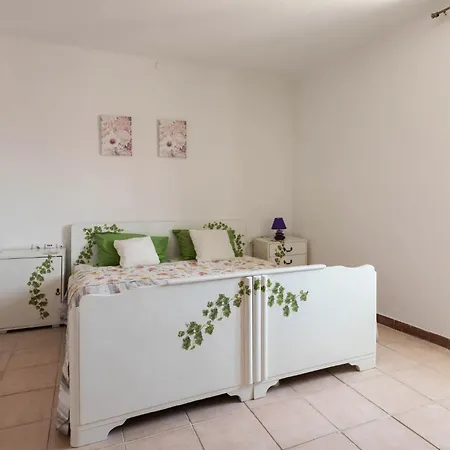Pet Friendly In With Wifi Holiday home Peruski