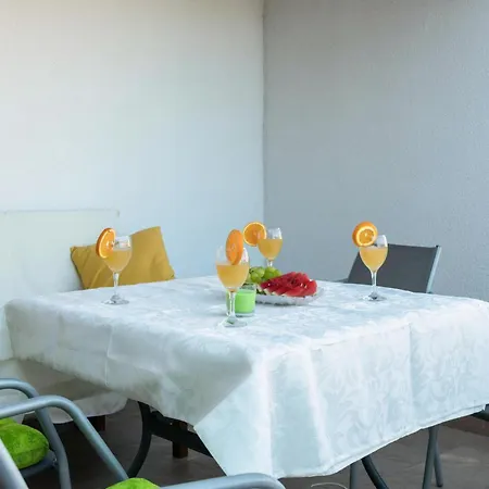 Pet Friendly In With Wifi Holiday home Peruski