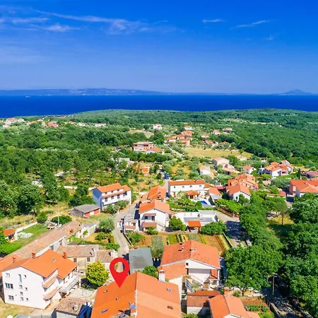 Pet Friendly In With Wifi Holiday home Peruski